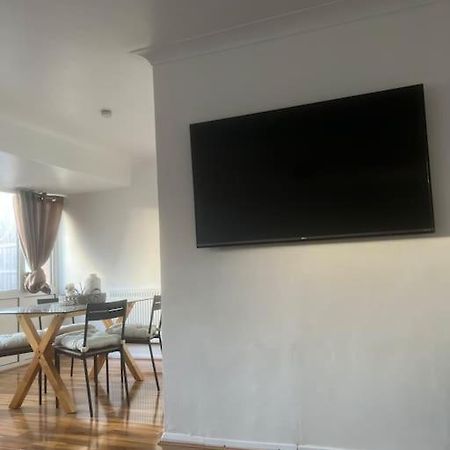 Home In Basildon, Essex Экстерьер фото