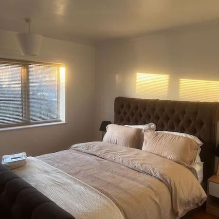 Home In Basildon, Essex Экстерьер фото