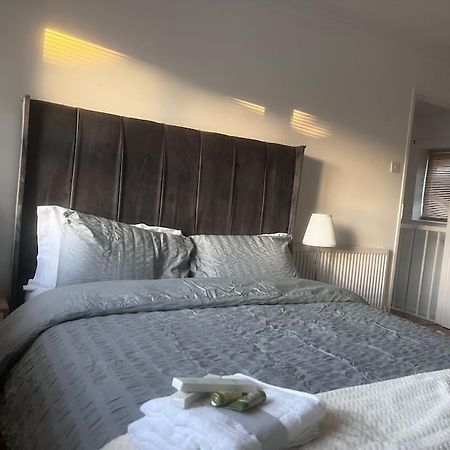 Home In Basildon, Essex Экстерьер фото