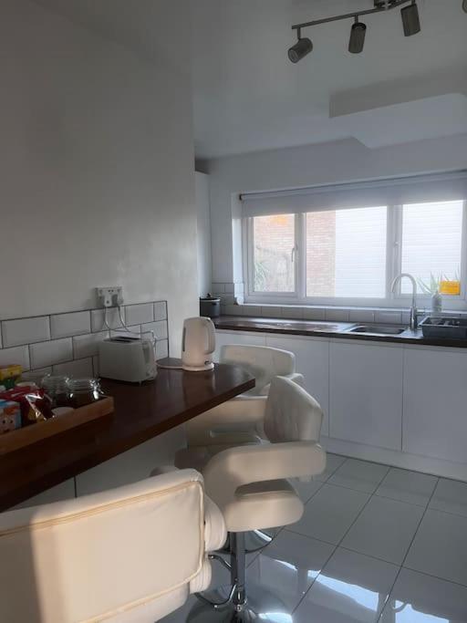 Home In Basildon, Essex Экстерьер фото