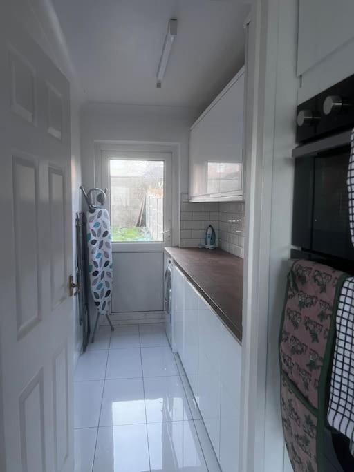Home In Basildon, Essex Экстерьер фото